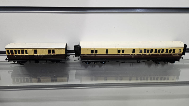 2 x GWR OO Gauge Kit Built Coaches, Unboxed