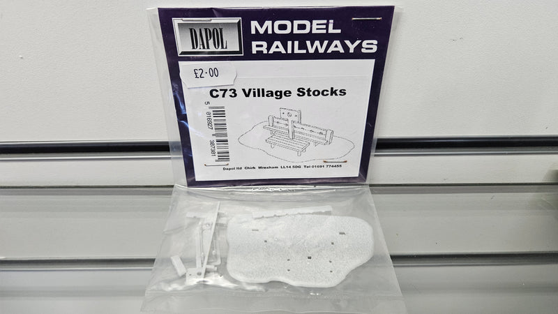 Dapol OO C73 Village Stocks, Boxed
