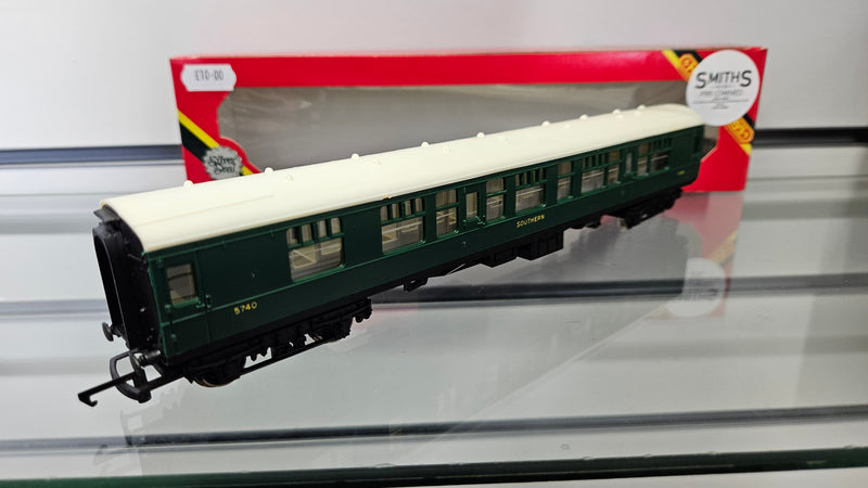 Hornby R933 SR Composite Coach, Boxed