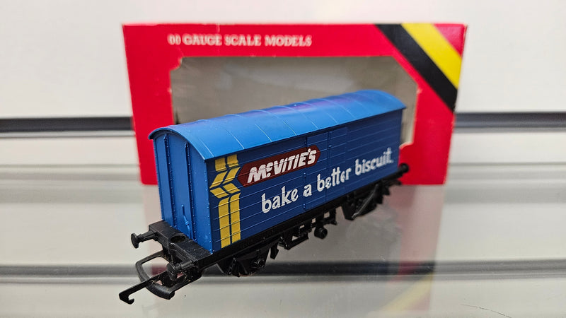 Hornby R137 McVities Closed Van, Boxed