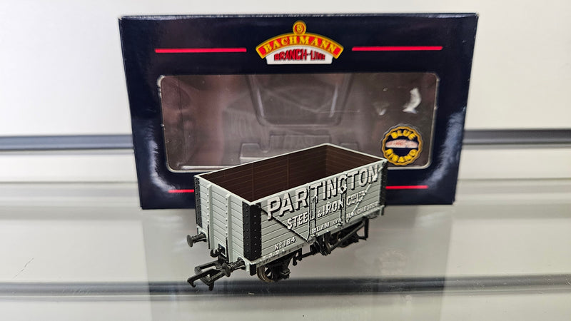 Bachmann 37-155 8 Plank Wagon Partington Steel & Iron, Boxed