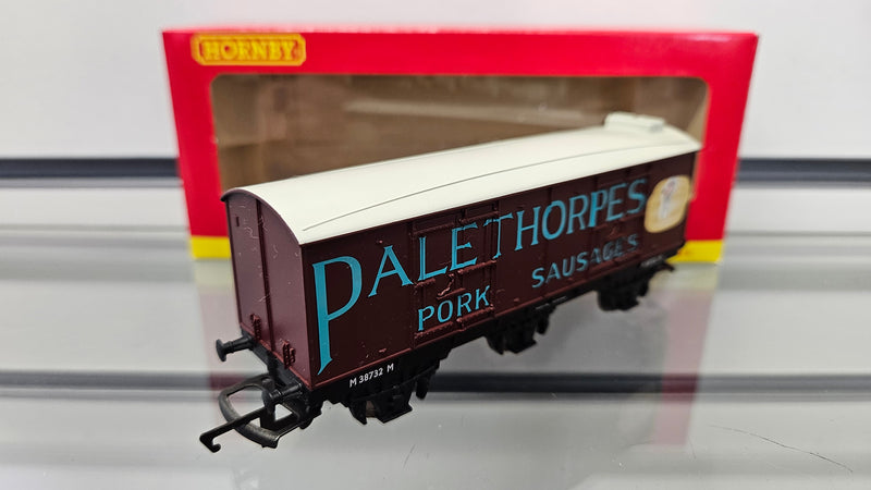 Hornby R6317 6 Wheel Closed Van Palethorpes Sausages M38732M, Boxed