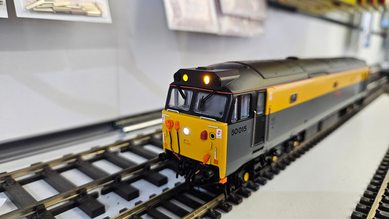 Hornby Class 50 015 Valiant Dutch Livery, DCC Sound, Good Runner, Missing Buffers, Lights Error