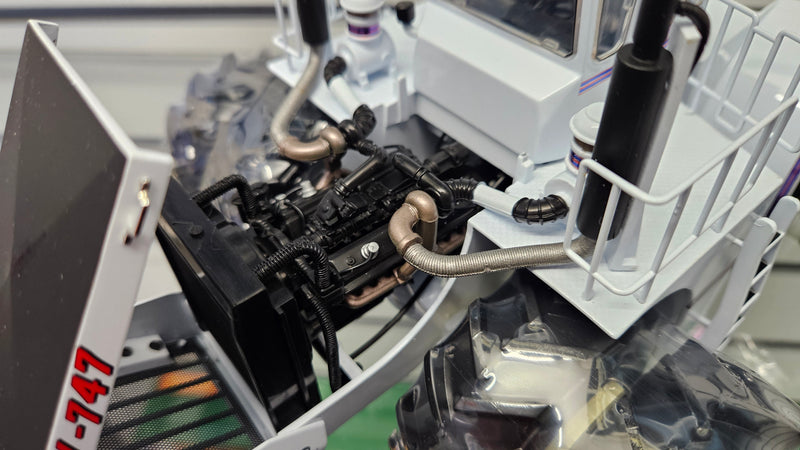 Ertl Toy Farmer 1:32 40015 Big Bud 16V 747, Boxed