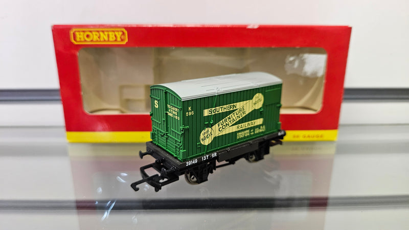 Hornby R6182A SR Conflat & Container 39149, Boxed