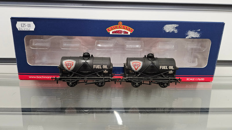 Bachmann 37-671 2 x 14T Tank Wagons Fina Weathered, Boxed