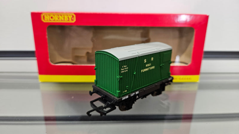 Hornby R6318 SR Conflat & Container 39168, Boxed