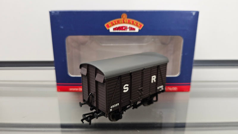Bachmann 38-070C 12T Southern Planked Vent Van SR Large Logo, Boxed