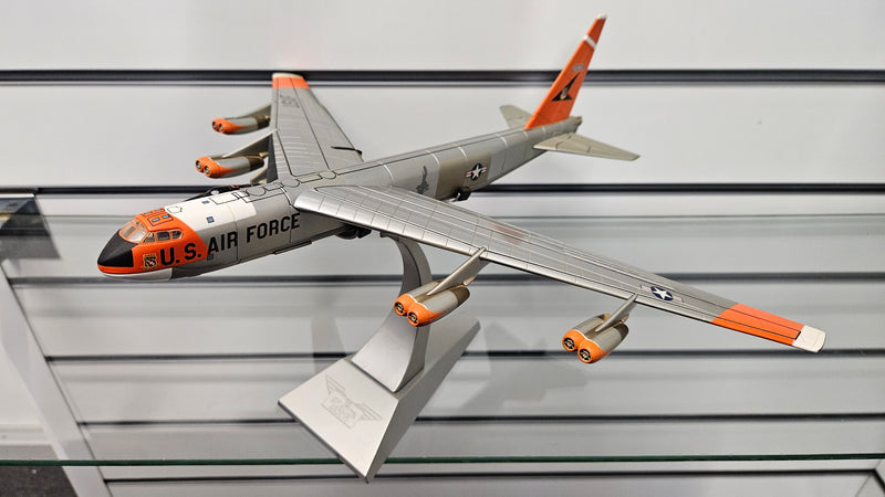 Corgi 1:144 AA33504 Boeing NB-52B With X15 Research Aircraft Edwards AFB, Boxed