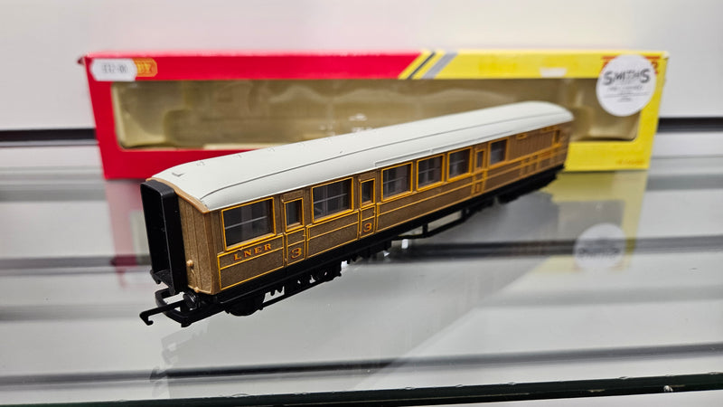 Hornby R4333 LNER Teak Brake Coach 4237, Boxed
