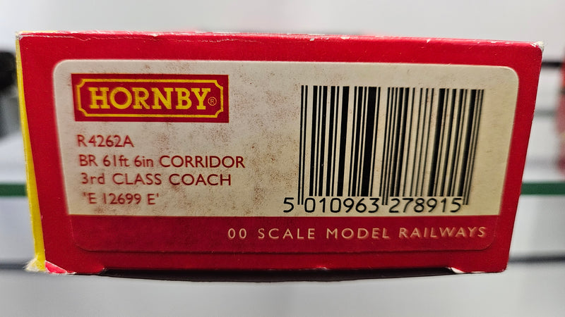 Hornby R4262A BR 61ft 6in Corridor 3rd Class Coach E12699E, Boxed