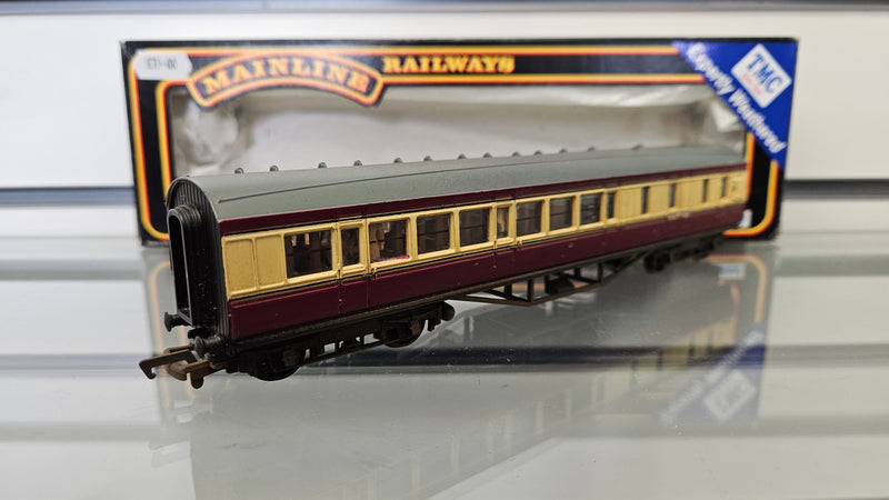 Mainline 37-112 BR 57 Brake Corridor Coach Cream & Crimson, Boxed, TMC Weathered