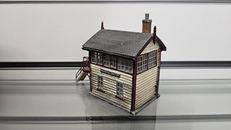 Hornby R8534 Signal Box, Boxed, Mouldy Box