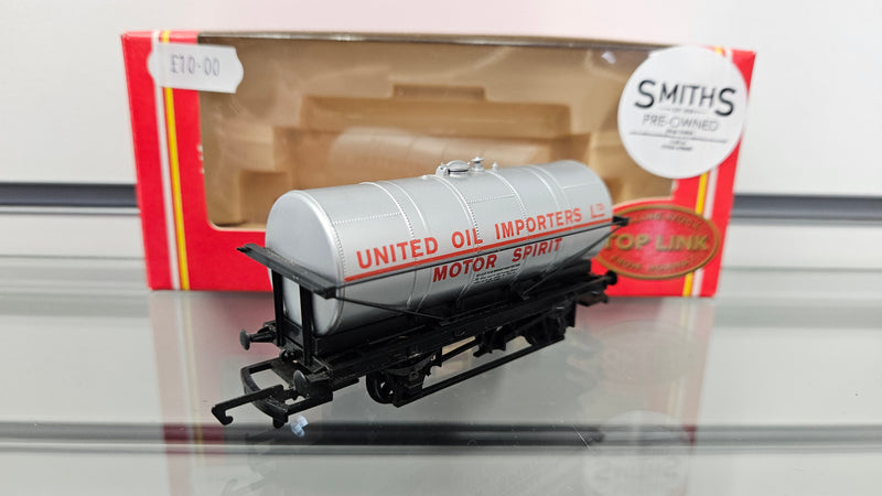 Hornby R6012 20T Tank Wagon United Oil Importers, Boxed