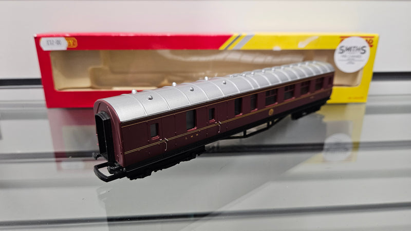 Hornby R4389 LMS Brake Coach 5200, Boxed