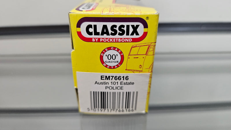 Classix EM76616 Austin 101 Estate Police, Boxed