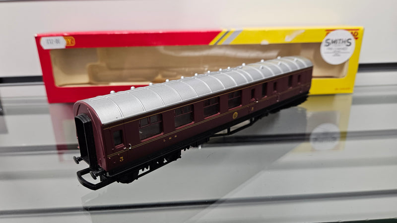 Hornby R4389 LMS Brake Coach 5200, Boxed