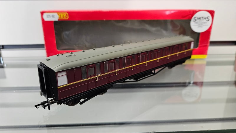 Hornby R4262A BR 61ft 6in Corridor 3rd Class Coach E12699E, Boxed