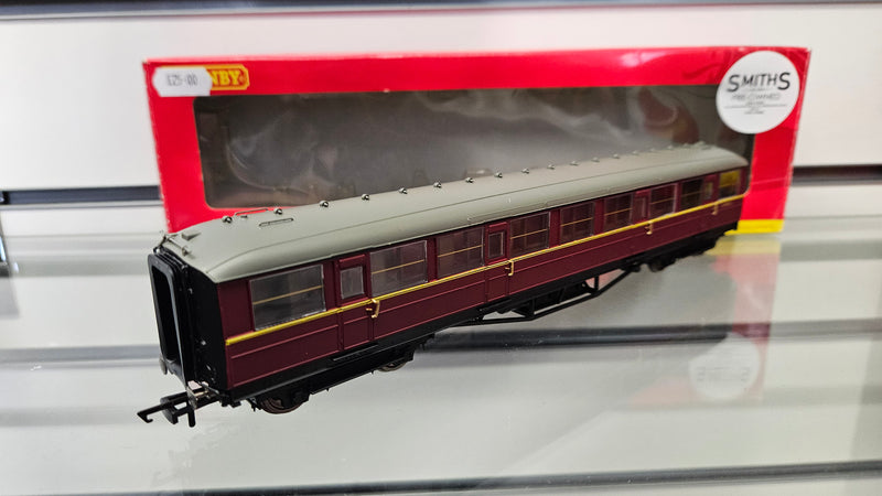 Hornby R4262A BR 61ft 6in Corridor 3rd Class Coach E12699E, Boxed