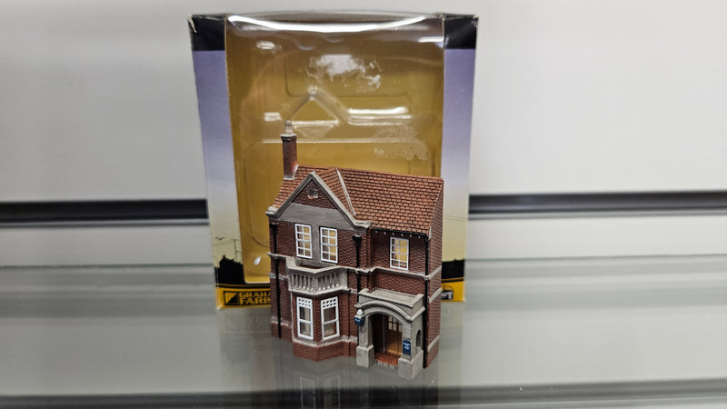 Graham Farish 42-271 Low Relief Police Station, Boxed