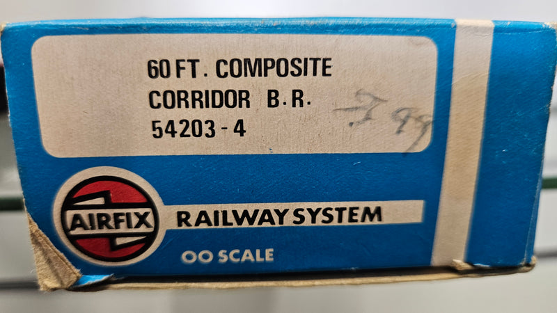 Airfix OO 54203-4 60ft Composite Corridor BR Coach, Boxed