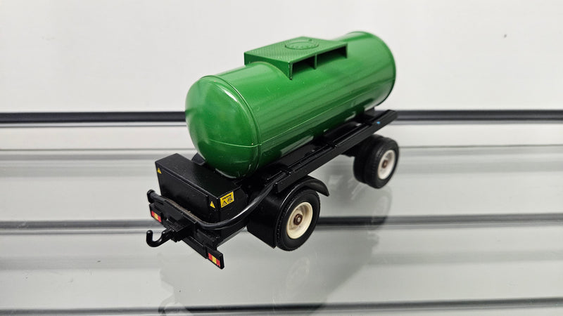 1:32 Green Tanker Trailer, Unboxed