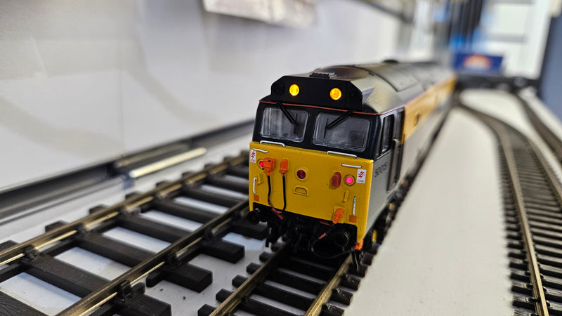 Hornby Class 50 015 Valiant Dutch Livery, DCC Sound, Good Runner, Missing Buffers, Lights Error