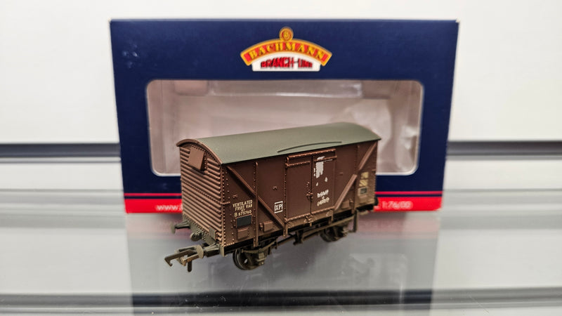 Bachmann 38-183 12T BR Plywood Fruit Van Bauxite Late Weathered, Boxed