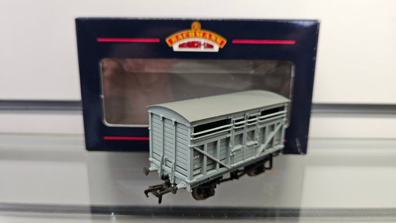 Bachmann 37-705 10 Ton Cattle Wagon LMS Grey, Boxed