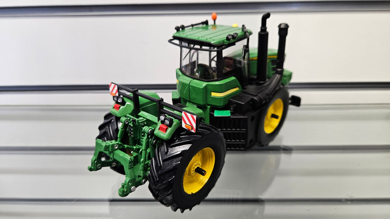 Britains 1:32 John Deere 9530, Unboxed