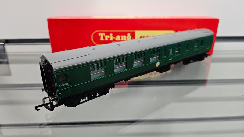 Hornby R623 Brake 2nd Coach Green With Seats, Boxed