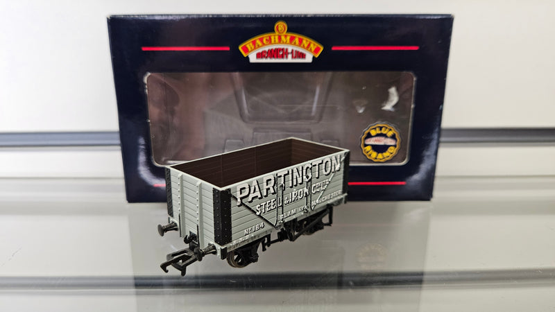 Bachmann 37-155 8 Plank Wagon Partington Steel & Iron, Boxed