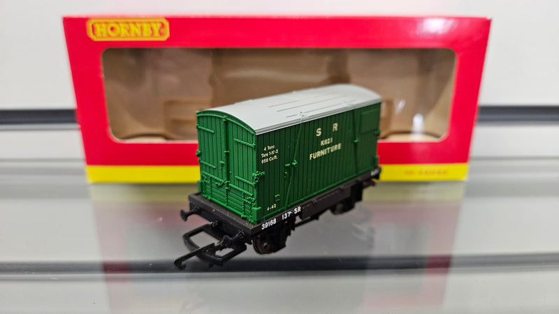 Hornby R6318 SR Conflat & Container 39168, Boxed