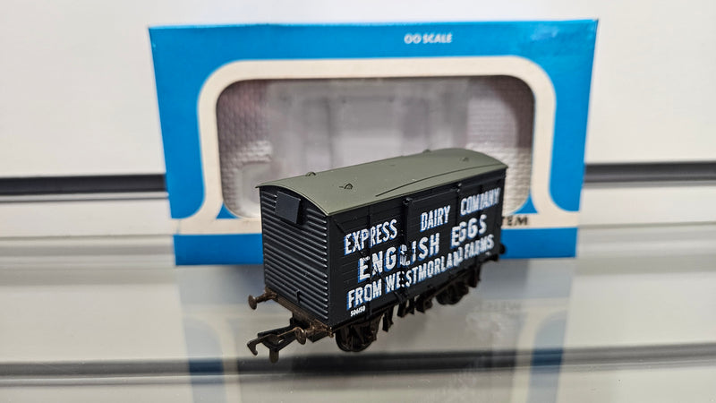 Airfix 54301-7 12T Wagon Express Dairy, Boxed