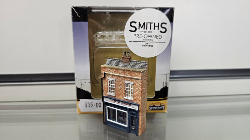 Graham Farish 42-275 Low Relief Model Shop, Boxed