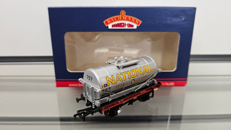 Bachmann 37-659A 14T Tank Wagon National Benzole, Boxed