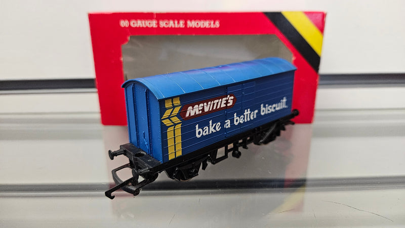 Hornby R137 McVities Closed Van, Boxed