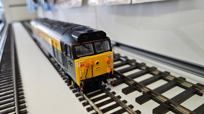 Hornby Class 50 015 Valiant Dutch Livery, DCC Sound, Good Runner, Missing Buffers, Lights Error
