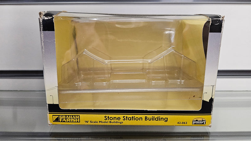 Graham Farish 42-063 Stone Station Building, Boxed