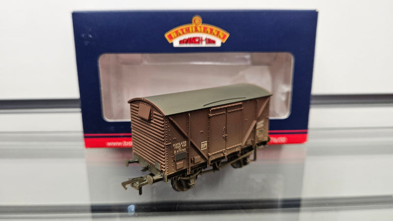 Bachmann 38-183 12T BR Plywood Fruit Van Bauxite Late Weathered, Boxed