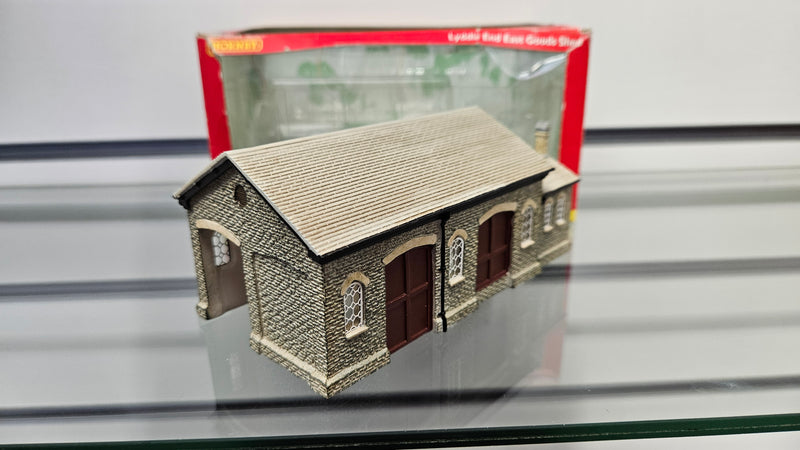 Hornby N Lyddle End N8852 East Goods Shed, Boxed