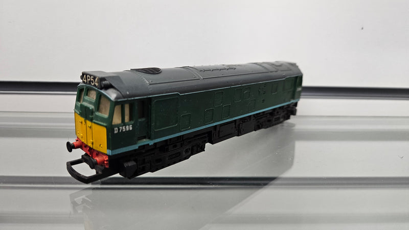 Hornby Class 25 D7596 BR Green Diesel, Unboxed, Missing Buffers, Poor Runner