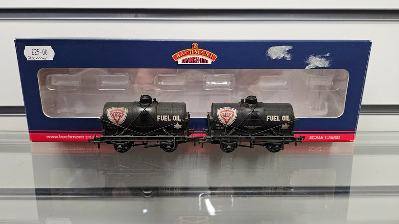 Bachmann 37-671 2 x 14T Tank Wagons Fina Weathered, Boxed