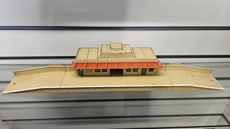 Hornby Dublo D1 Through Station, Unboxed